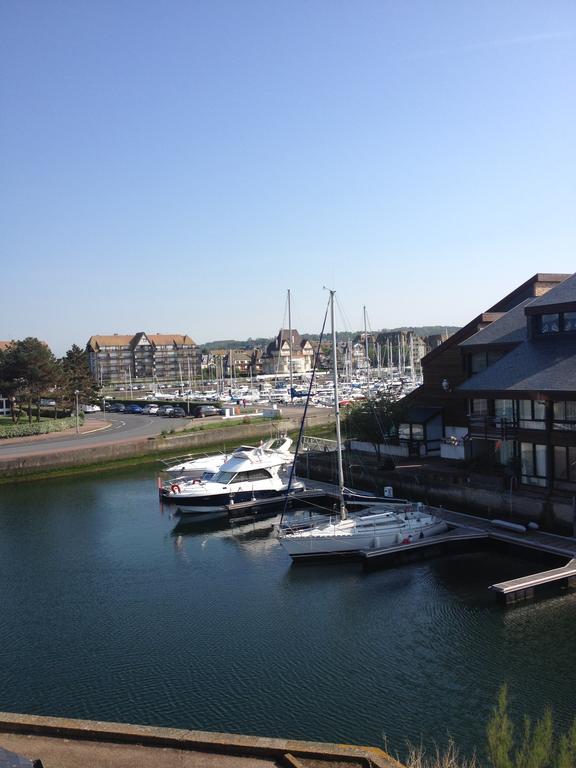 Residence "Les Planches" Deauville Luaran gambar